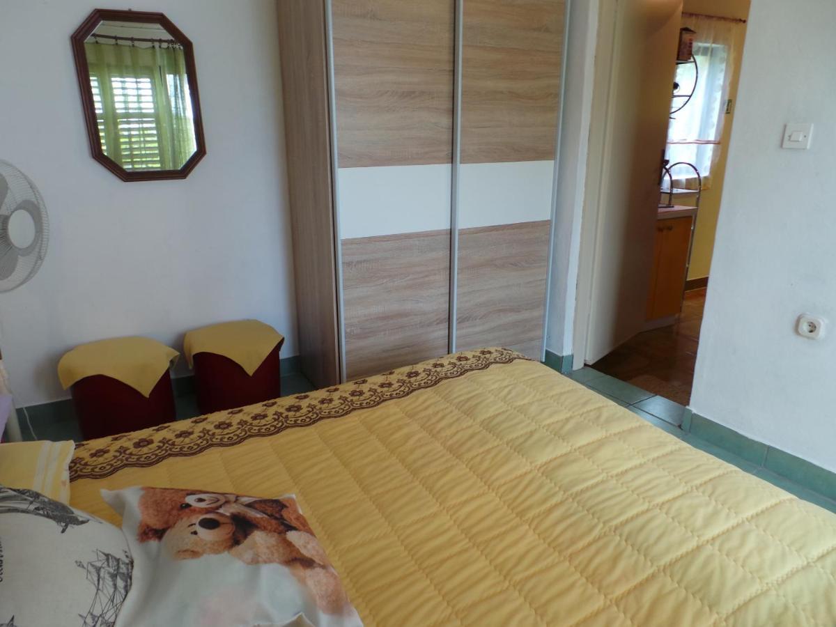 2 L Apartamento Jablanac Exterior foto