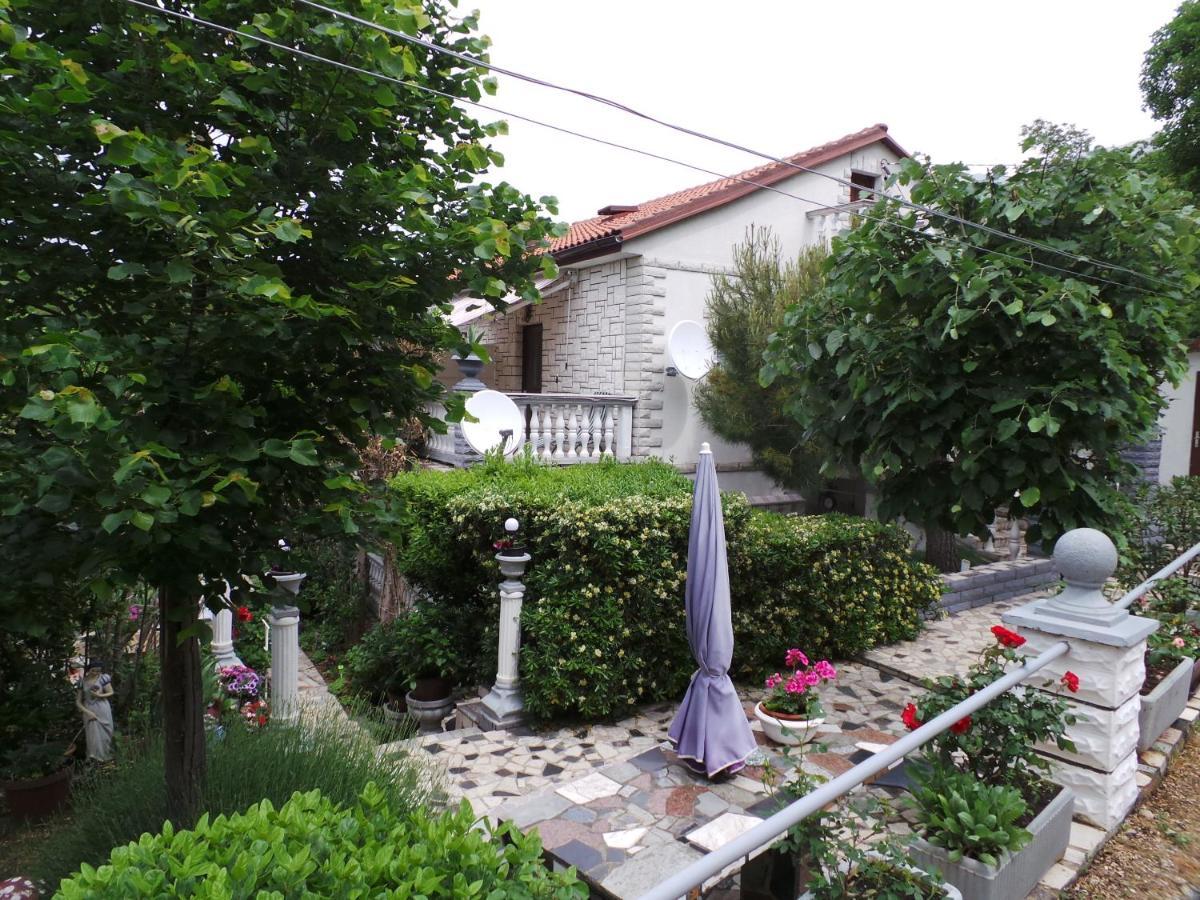 2 L Apartamento Jablanac Exterior foto